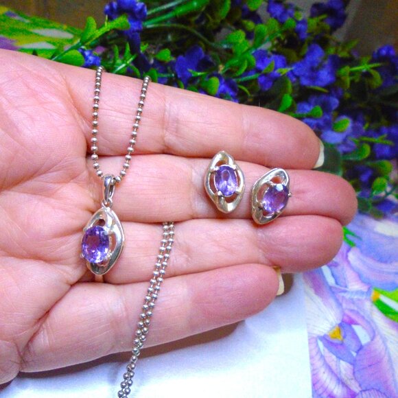 925 sterling silver and faceted Natural Amethyst Necklace and Stud Earring Set - Picture 9 of 11